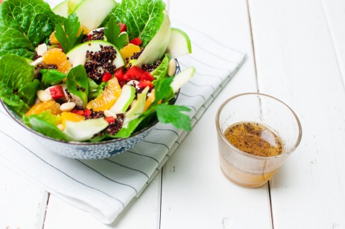 Fruchtiger Salat mit Mandarinen und schwarzem Quinoa http://vollgut-gutvoll.de/2015/11/28/fruchtiger-salat/