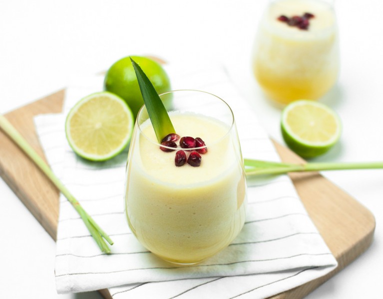 Ananas - Limetten Smoothie http://vollgut-gutvoll.de/2016/01/23/ananas-limetten-smoothie/ #lecker #mixawish #Smoothie #yellowsmoothie #healthy