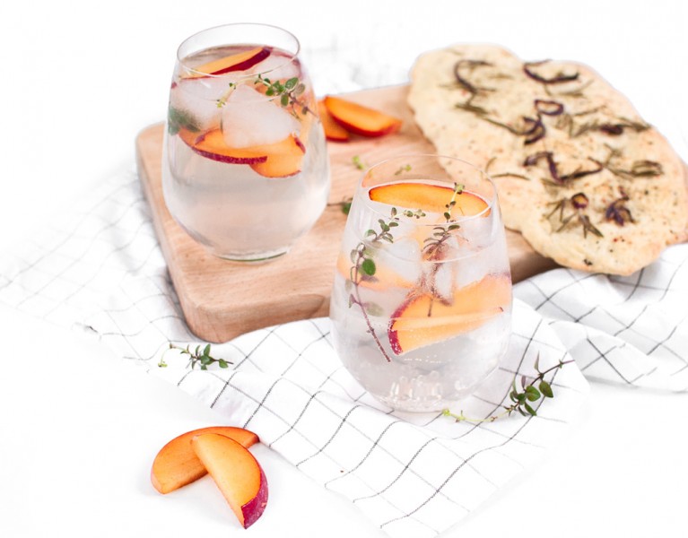 Pflaumen Gin mit Thymian http://wp.me/p6GO5w-BB