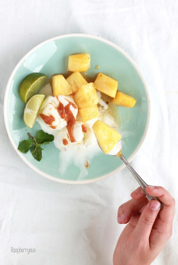 Karamellisierte Ananas mit Frozen Yoghurt » vollgut-gutvoll