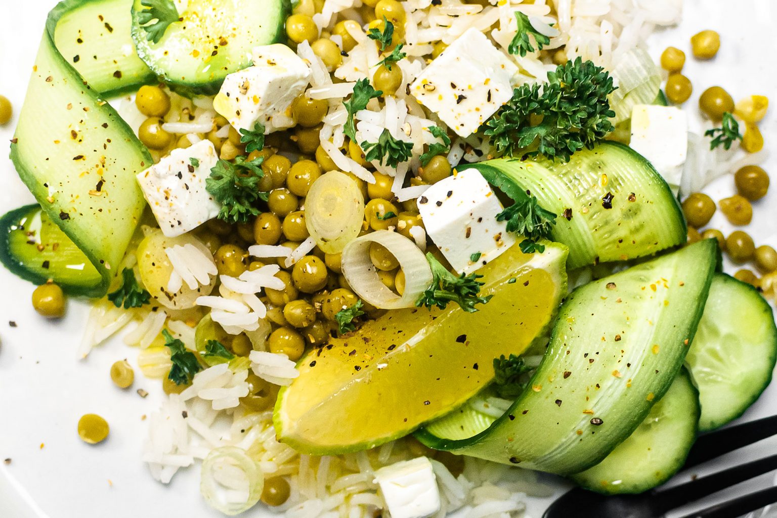 Frischer Erbsen-Gurkensalat mit Reis – vollgut-gutvoll
